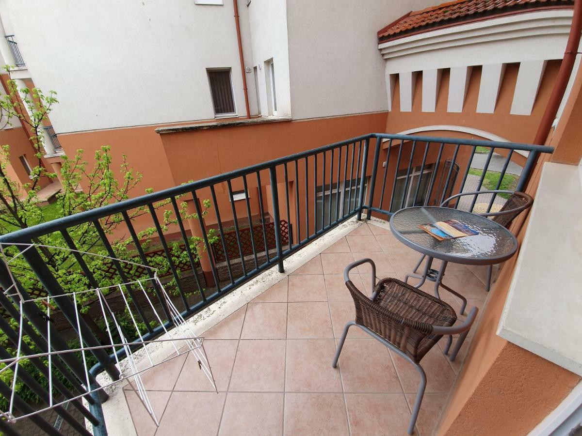 Апартаменты Baby Apartman Хайдусобосло Экстерьер фото