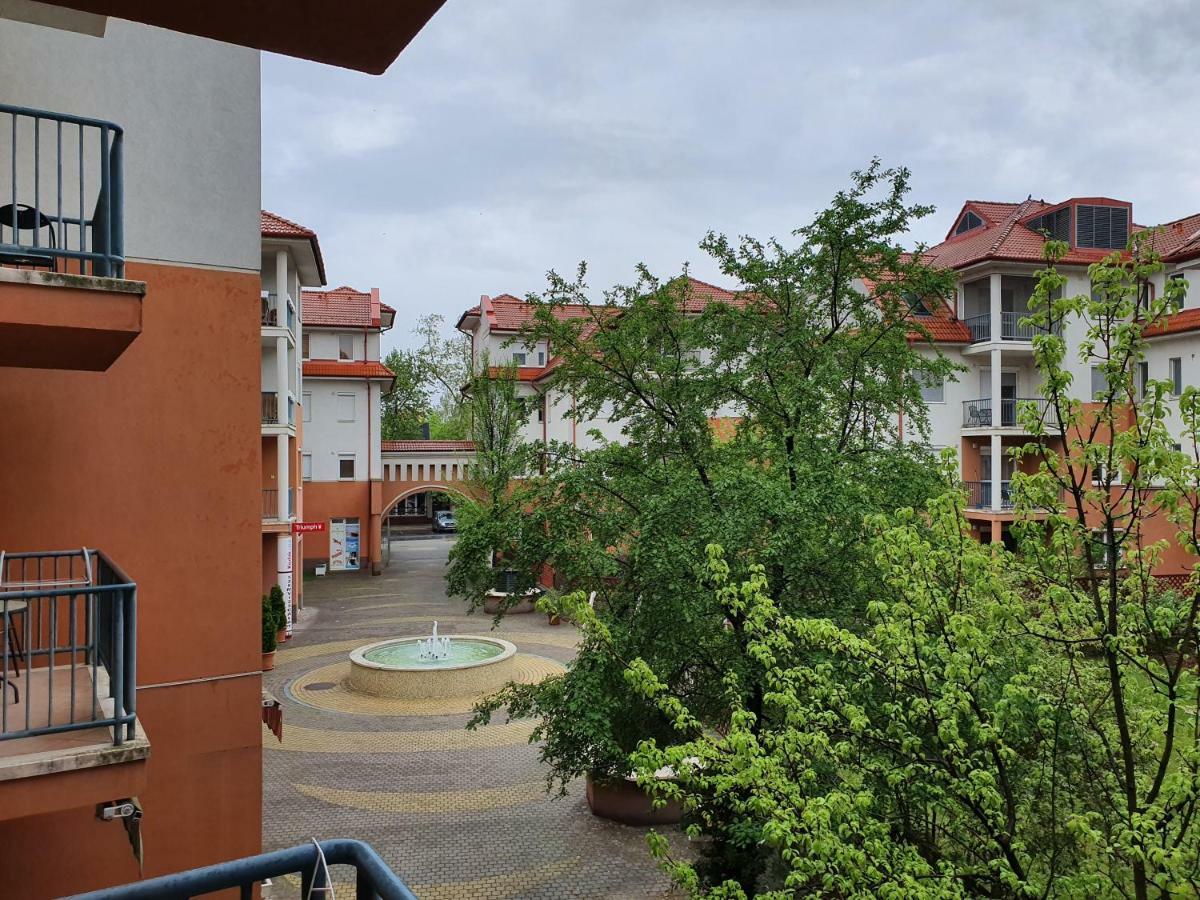 Апартаменты Baby Apartman Хайдусобосло Экстерьер фото